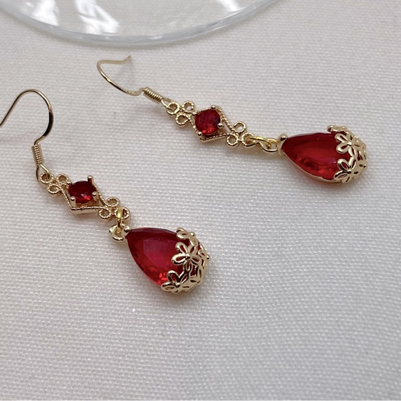 Red and Gold Glass Dangle Earrings, Valentines Earrings - Picture 1 of 2